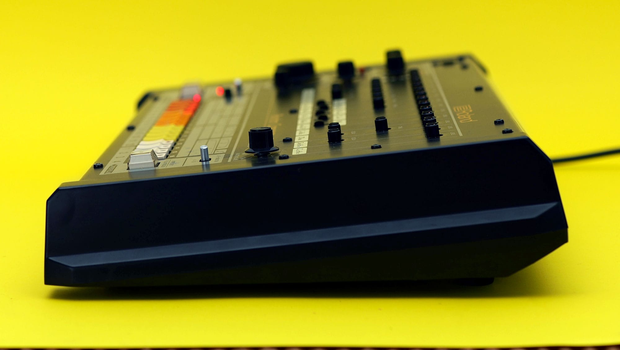 The immortal TR-808 – an icon of analog sound and fashion feature image
